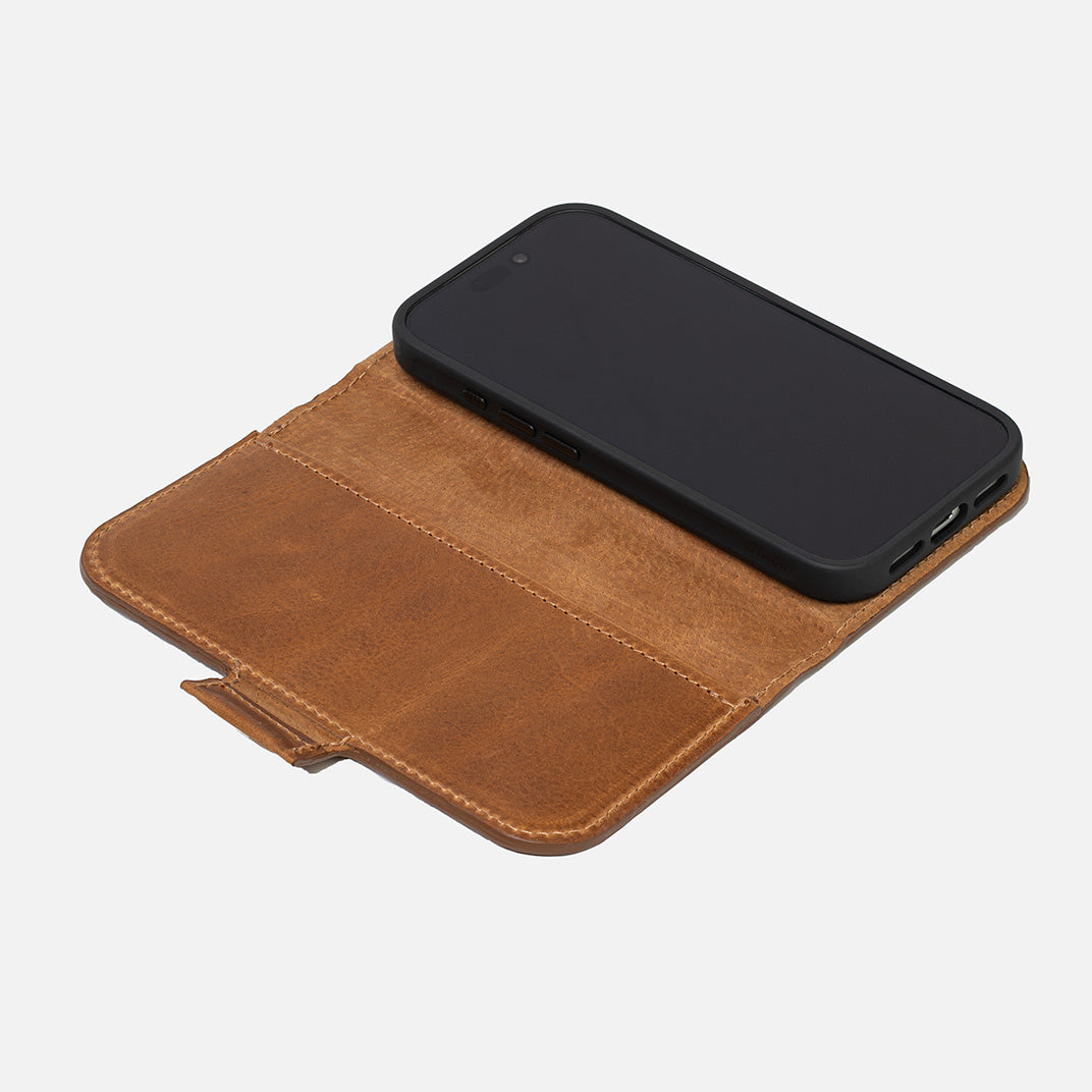 Leather Folio iPhone 17 Series with MagSafe - Classic 5.1 (OUTLET)