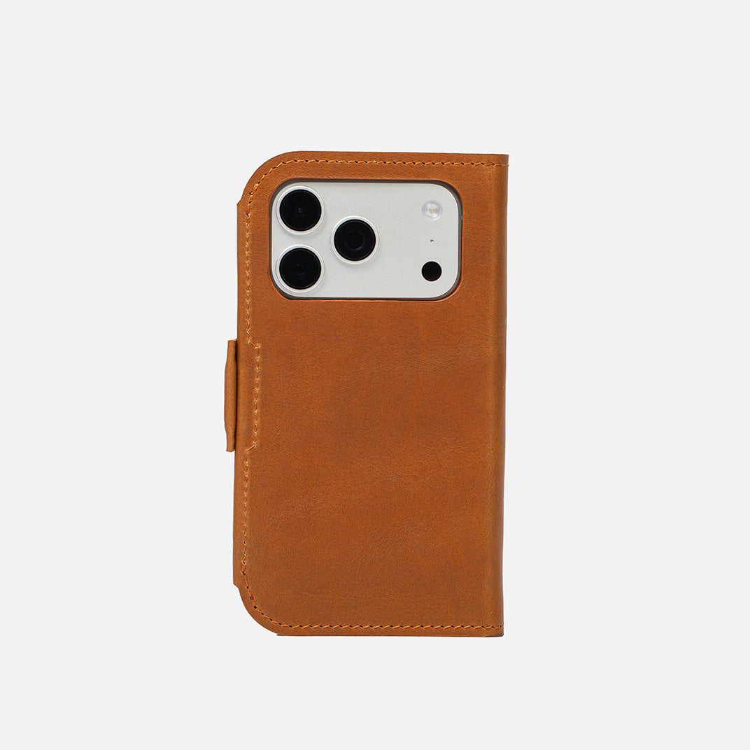 Leather Folio iPhone 17 Series with MagSafe - Classic 5.1 (OUTLET)