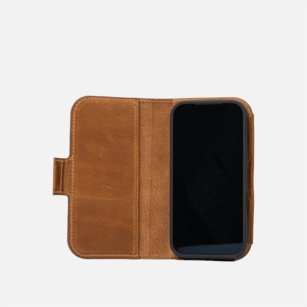 Leather Folio iPhone 17 Series with MagSafe - Classic 5.1 (OUTLET)