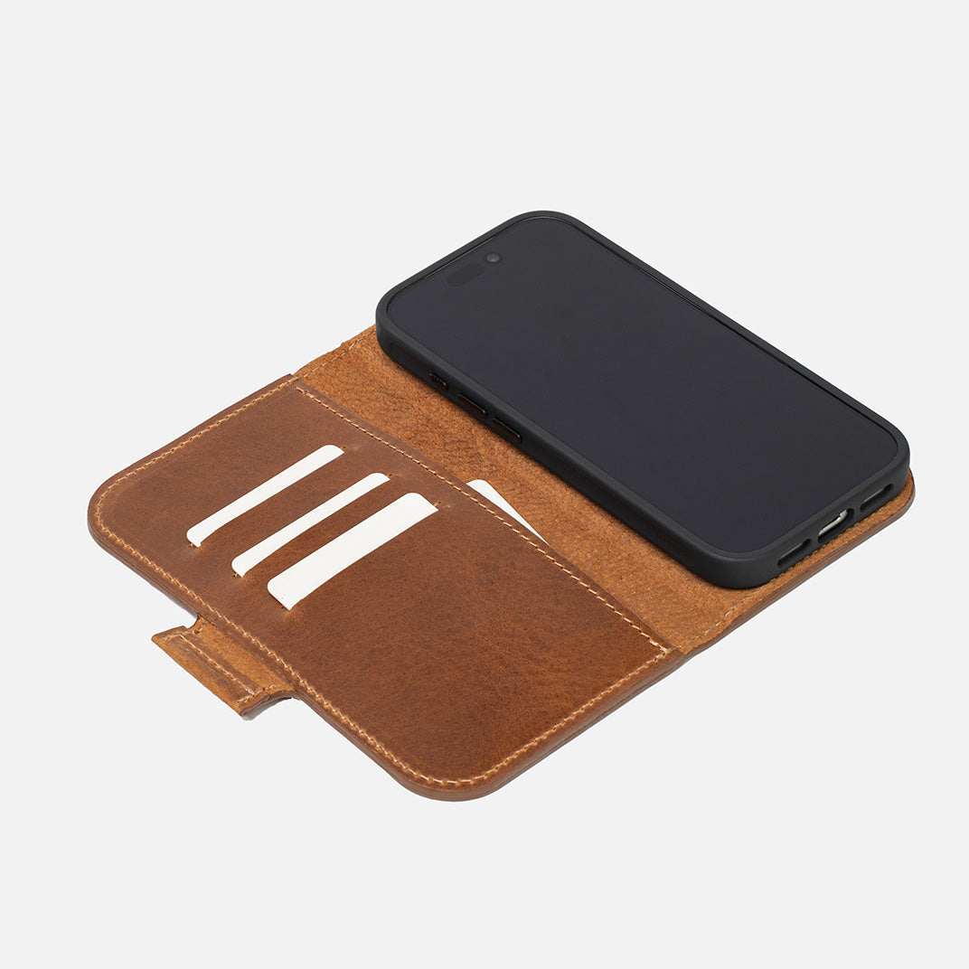 Leather Folio iPhone 17 Series with MagSafe - Classic 5.1 (OUTLET)